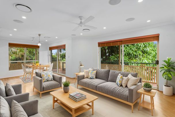 Spacious Two Bedroom Apartment with Balcony in Prime Location - Photo 1