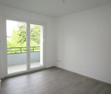 2 Zimmerwohnung mit neuen Wannenbad und heller Raufasertapete - Foto 5