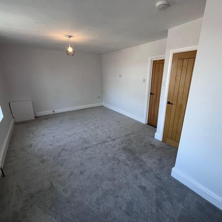 2 bedroom maisonette to rent - Photo 1