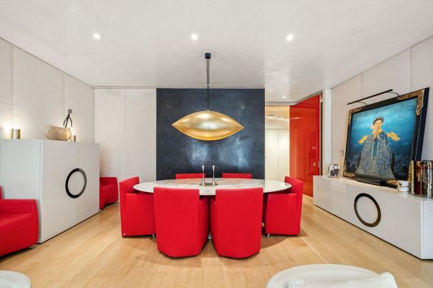 A stylish 3 bedroom duplex apartment with private outdoor space to rent in Connaught Place, Hyde Park - Photo 1