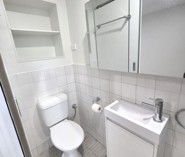 Charming Studio Apartment in Prime Ashfield Location - Photo 6