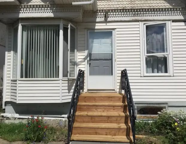 2 bedroom single house with detached double garage near to downtown | 9332 106A Avenue Northwest, Edmonton - Photo 1