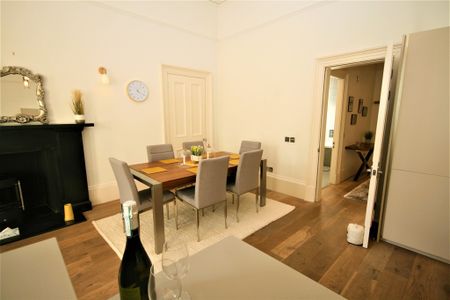 Woodside Terrace, Spectacular 2 Bed Furnished Apartment, Woodlands – Available 13/11/2024 - Photo 5