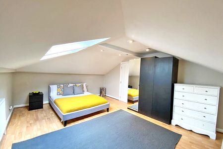 Five Double-Bedroom Victorian home in Shepherd's Bush, London W12 - Photo 2