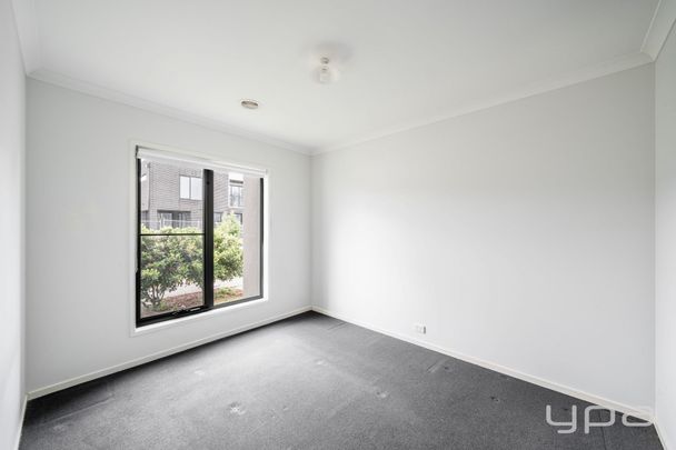 Convenient Family Home - Photo 1