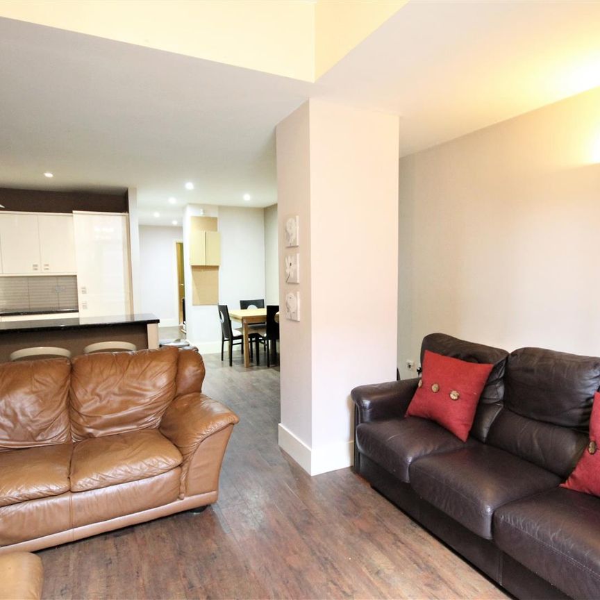 3 Bedroom Apartment To Rent - Photo 1