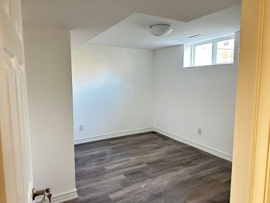 For Lease - 17 Tamarisk Drive Unit# Lower, Toronto, Ontario - Photo 1