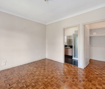 Expansive Family Abode in ever-popular Lovely Banks - Photo 1