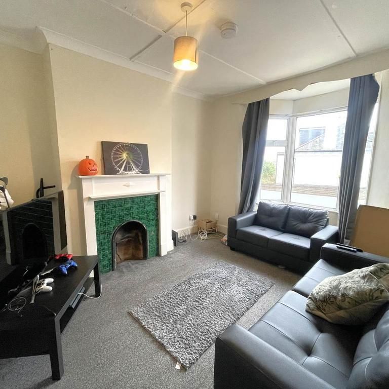 4 bedroom terraced house to rent - Photo 1