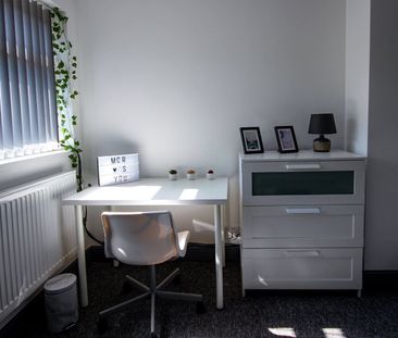 Room in a Shared House, Salford, M6 - Photo 4