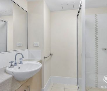Inner City 2-Bedroom Furnished Apartment - Photo 2