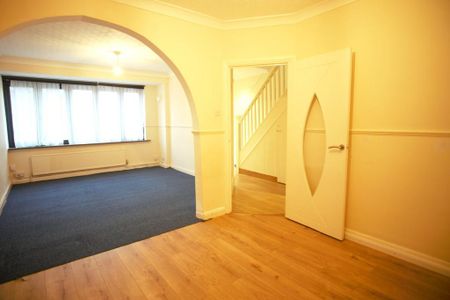 3 bedroom semi-detached house to rent - Photo 4