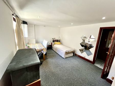 1 Bed Flat, Zinzan Street, RG1 - Photo 2