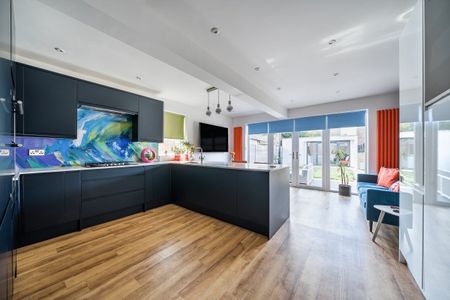 4 bedroom detached house to rent - Photo 5