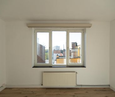 Zeer lichtrijk 1 SLK appartement met garage en berging - Photo 2