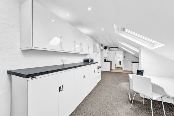 Gladstone Road, Farnborough, Kent, BR6 7EA - Photo 1