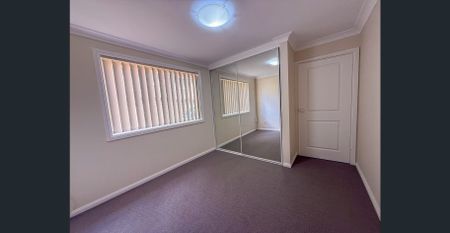 UNIQUE TOWNHOUSE WITH LARGE BEDROOMS - Photo 2