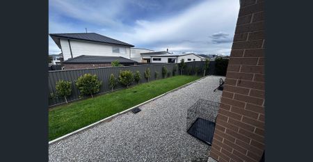 Modern and Spacious 4-Bedroom Home - Photo 5