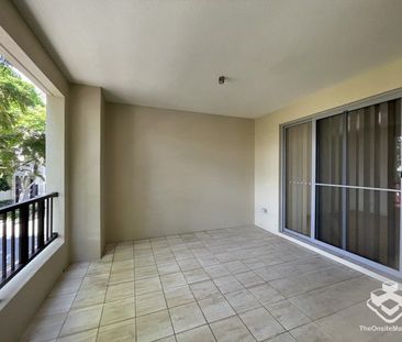 3 Bedroom Villa in Emerald Lakes - Photo 3