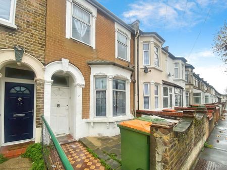 3 bedroom terraced house to rent - Photo 3