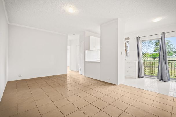 Charming 2-Bedroom Unit in Convenient Minto Location - Photo 1