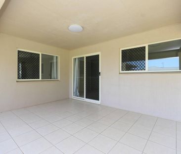 Refurbished and Fully Airconditioned - Fenced - Side Access - Photo 2