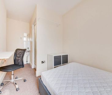 4 bedroom flat to rent - Photo 4