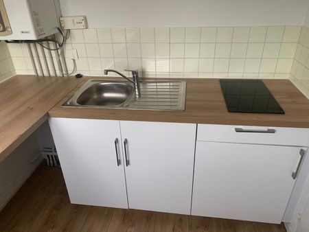 A LOUER ANGERS DOUTRE - T1 rénové situé 45 rue ... - Photo 4