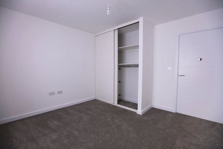 Goodwood Crescent, Crowthorne, Berkshire, RG45 - Photo 5