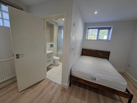 Eltham High Street - Photo 4