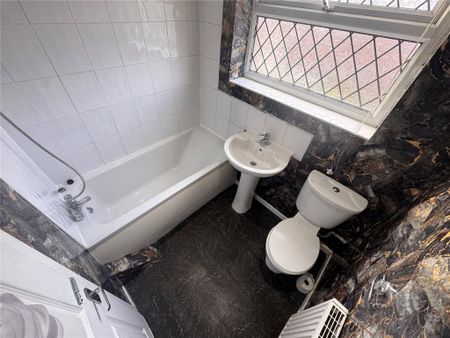 2 bedroom end of terrace house to rent - Photo 5