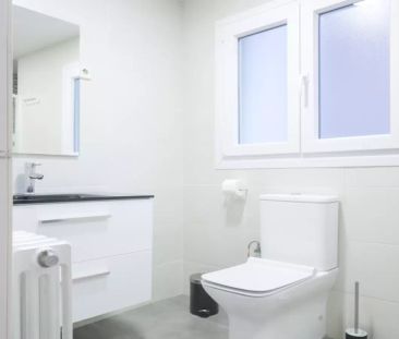 Room in a shared 7-bedroom apartment for rent in Gaztambide - Photo 6
