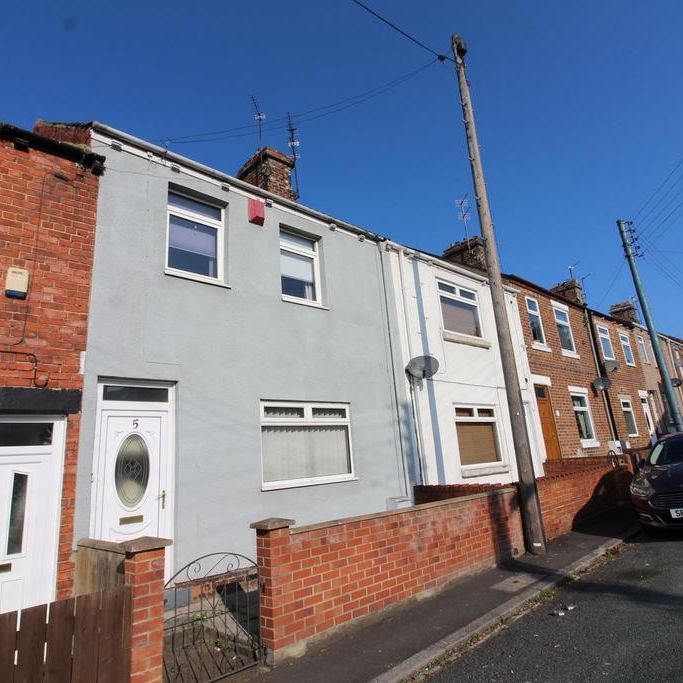 3 bedroom terraced house to rent - Photo 1