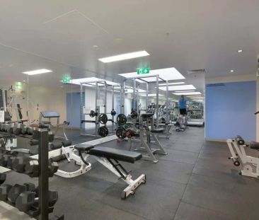 Ticking All Boxes - Perfect Location / Whiteware & Carpark! - Photo 3