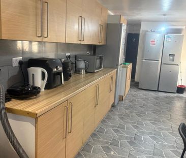 8 bedroom house share to rent - Photo 3