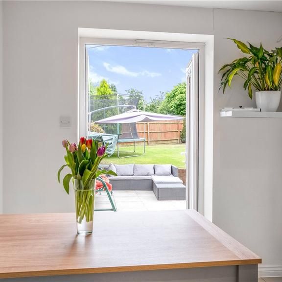 4 bedroom detached house to rent - Photo 1