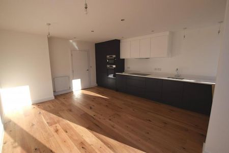3 Bedroom Mews To Let - Photo 5