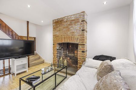2 bedroom end of terrace house to rent - Photo 3