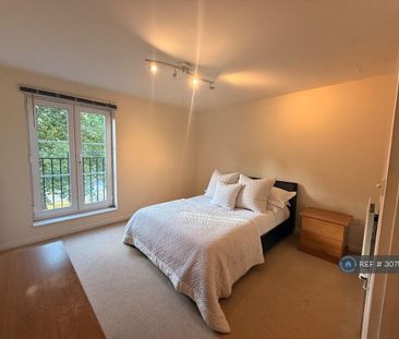 4 bedroom semi-detached house to rent - Photo 3