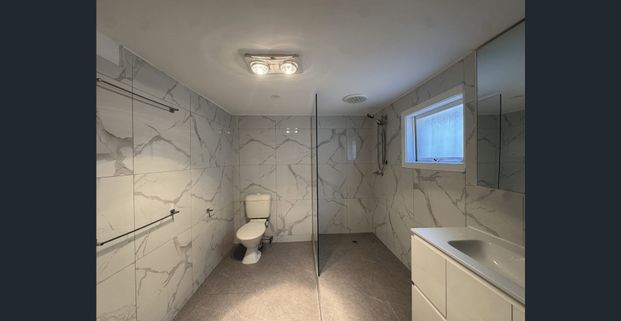 Light-filled living in the heart of princes hill - Photo 1