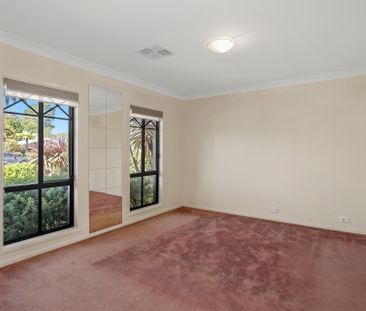 Large 4 Bedroom Family Home - Photo 3