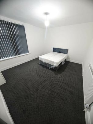 Harehills Place, LS8 - Photo 1