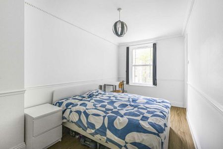 4 bedroom flat to rent - Photo 2