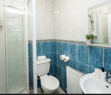 1 bedroom in a house share to rent - Photo 4