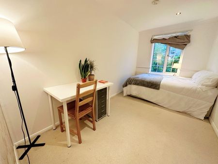 Room in a Shared House, Chargrove Close, SE16 - Photo 3