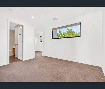 Stylish Townhouse in Great Location! - Photo 1