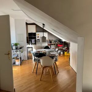 Dachgeschoßwohnung im 8ten mit 2 Terrassen, Wintergarten und 3 Schlafzimmern - Photo 2