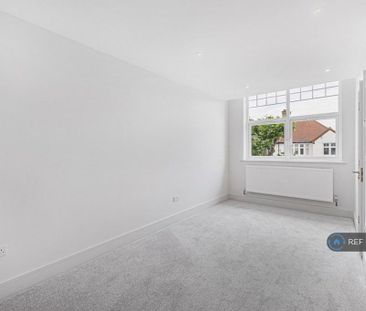 3 bedroom flat to rent - Photo 3