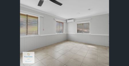 AIR-CONDITIONING... FANS THROUGH-OUT... QUIET STREET... STEPS TO SHOPS & TRANSPORT... - Photo 5