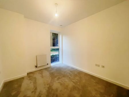 2 Bedroom 2 Bathroom Flat8 - Photo 2